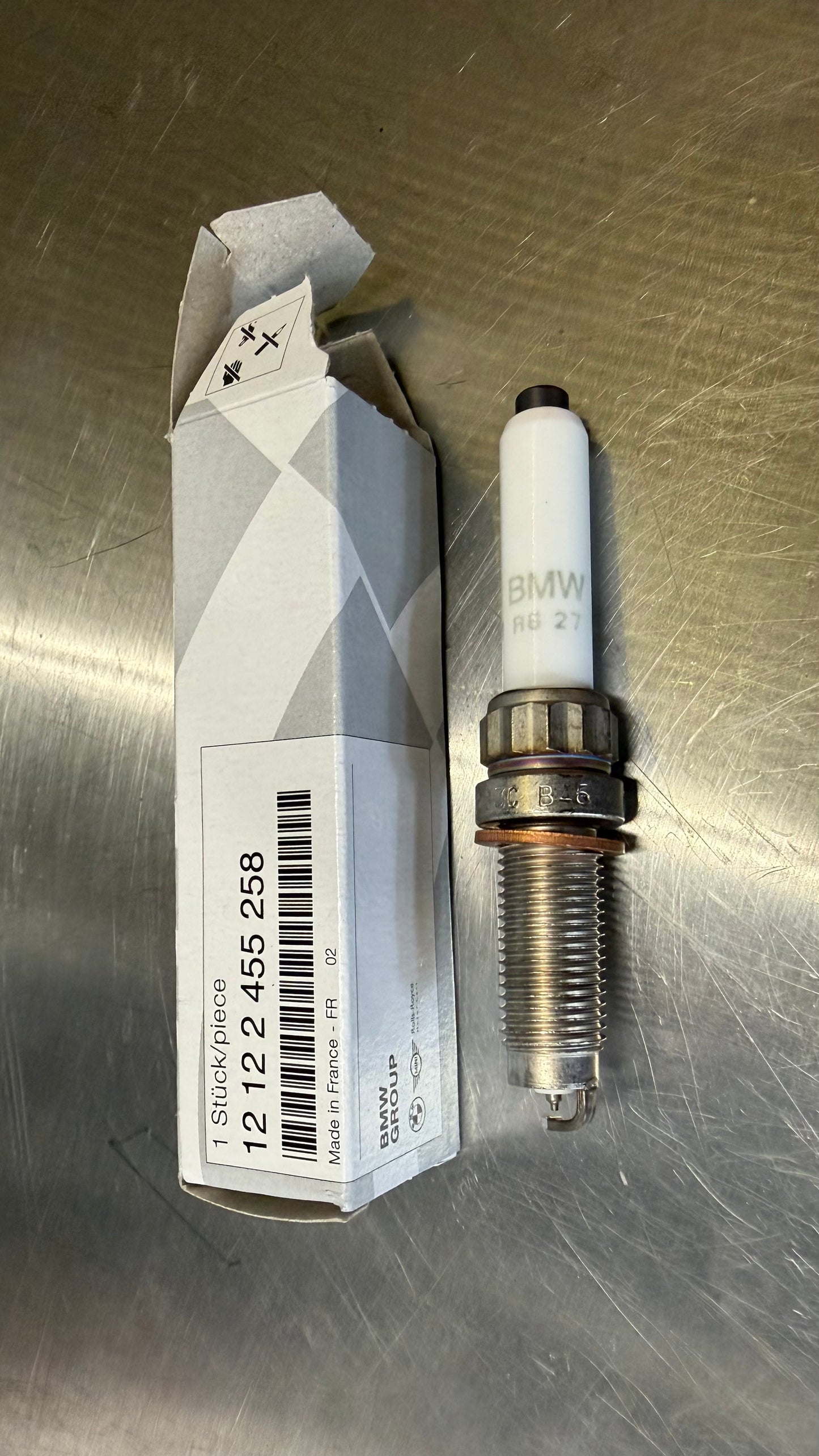 BMW OEM 6-piece spark plug set for B58-engine
