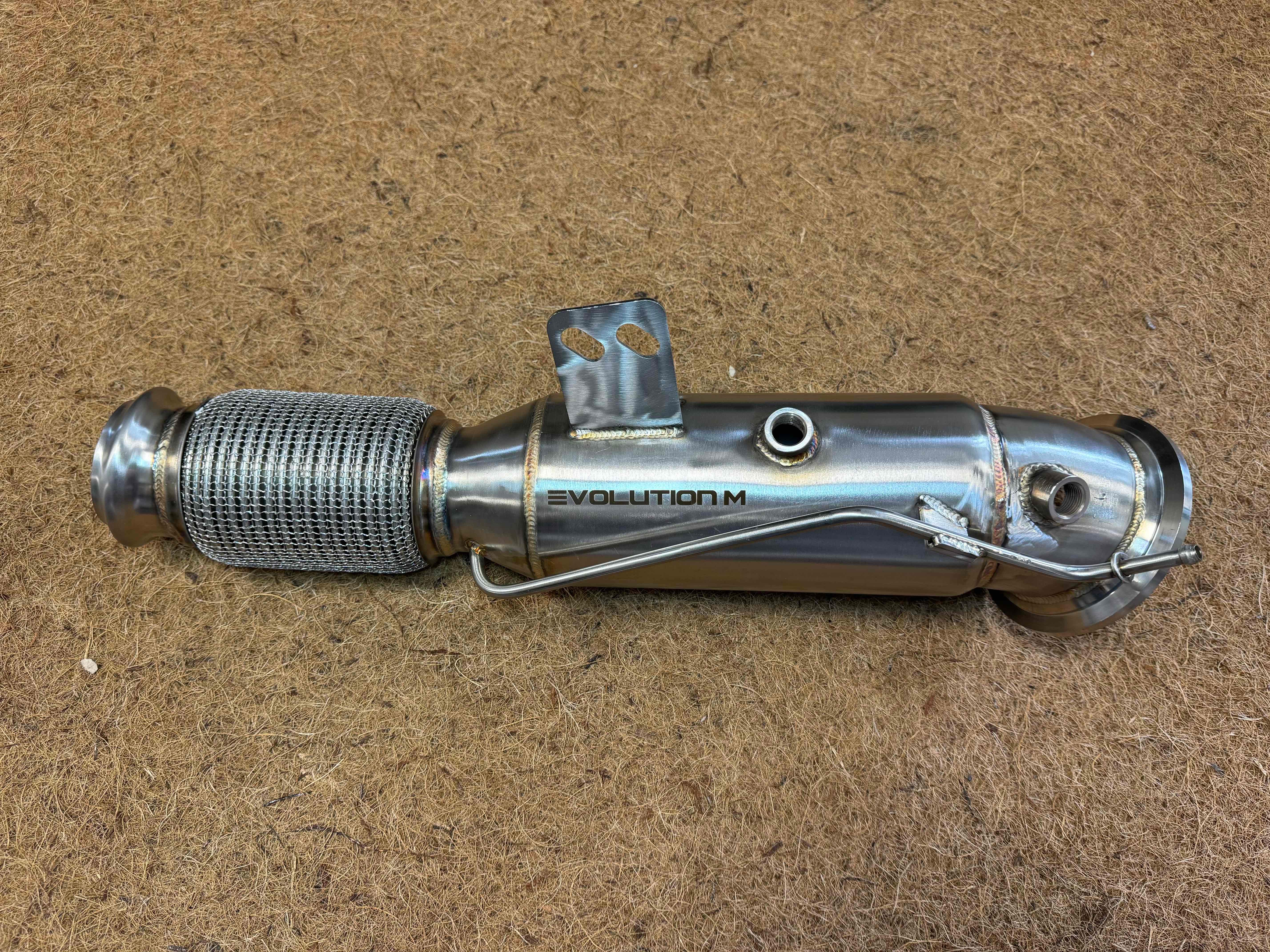 EVOLUTION M – BMW B58 Gen.2 M340i/M440i/M240i Downpipe (Catless or 200 cell) view 1